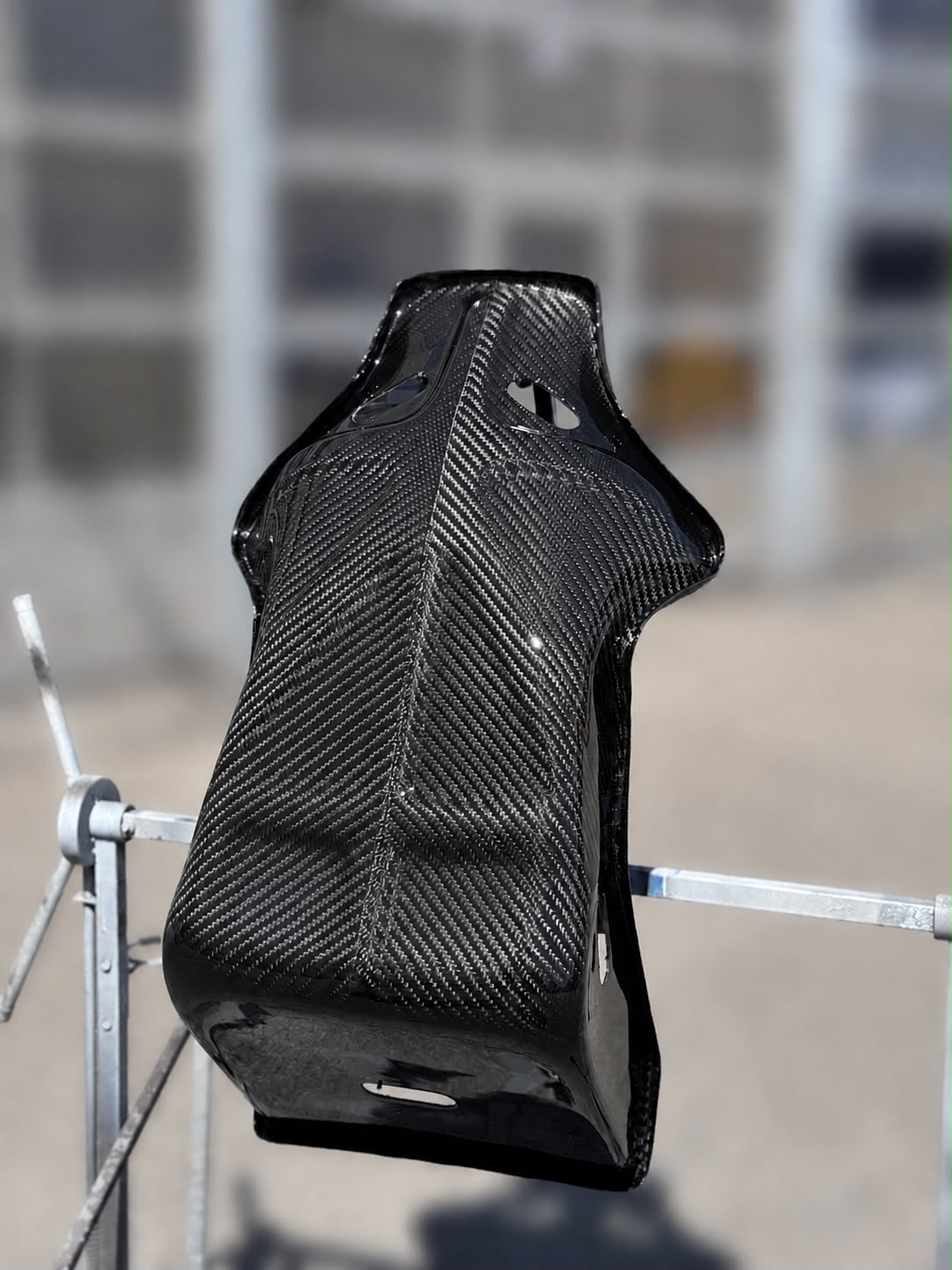 Carbon-Schalensitz aus Sichtcarbon – Rennsportausführung